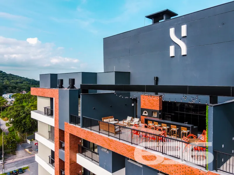 Descubra o Excepcional: Cobertura Plana no Coração