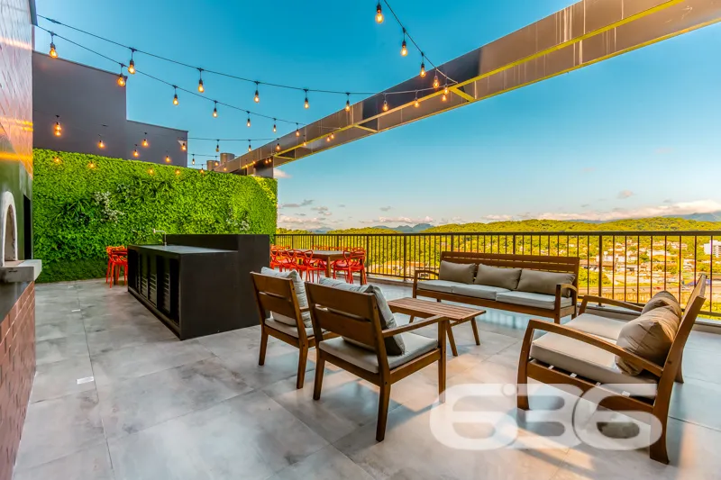 Descubra o Excepcional: Cobertura Plana no Coração