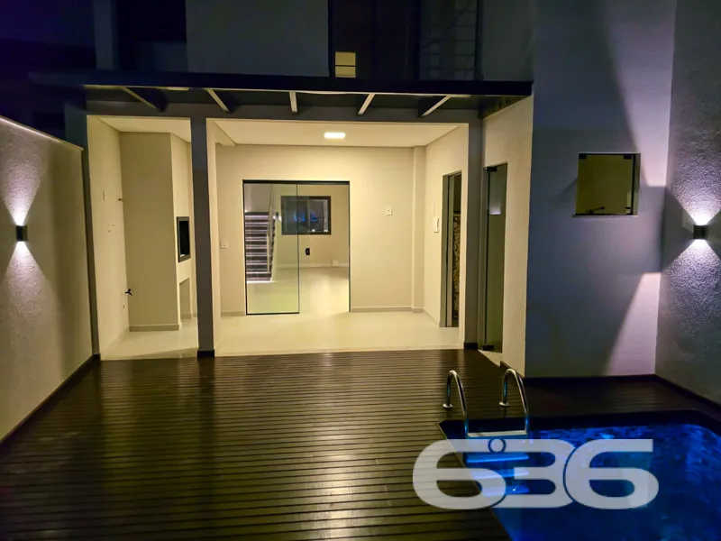 Casa Ă venda com 3 suĂtes e 2 vagas de garagem em