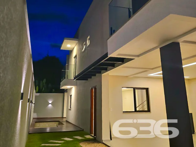 Casa Ă venda com 3 suĂtes e 2 vagas de garagem em