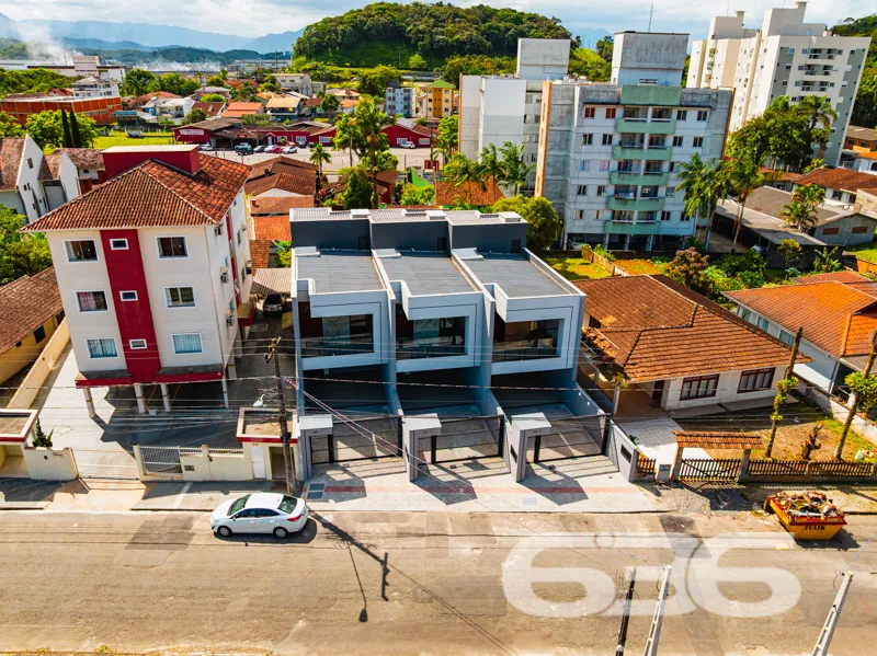 Sofisticação em Joinville - Residência Geminada de