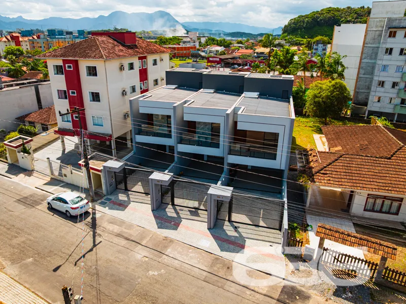 Sofisticação em Joinville - Residência Geminada de