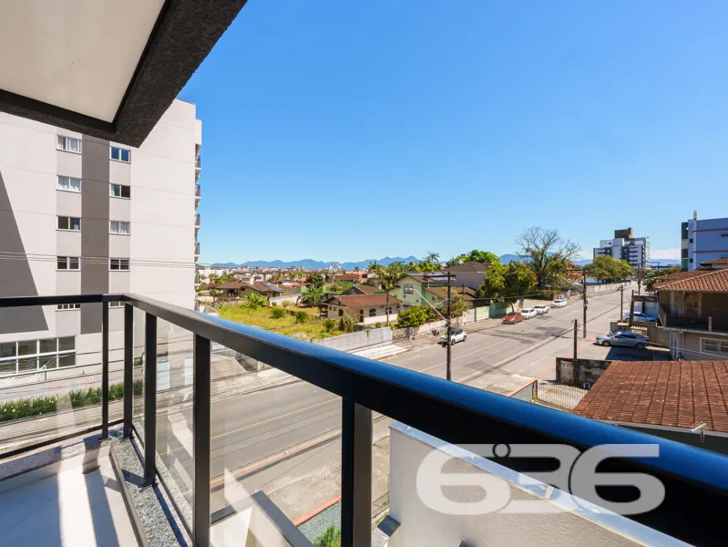 Apresentamos este sofisticado apartamento localiza