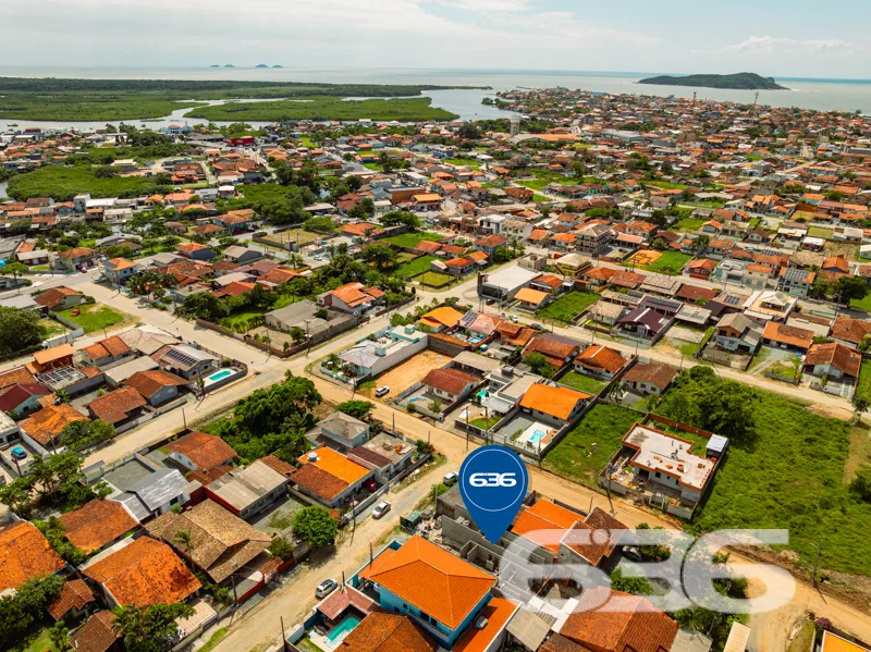 Sobrado à venda no bairro Centro, Balneário Barra 