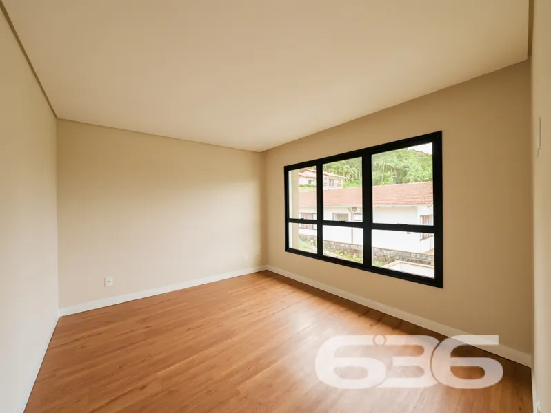 Sobrado à venda no Glória, Joinville. Essa encanta