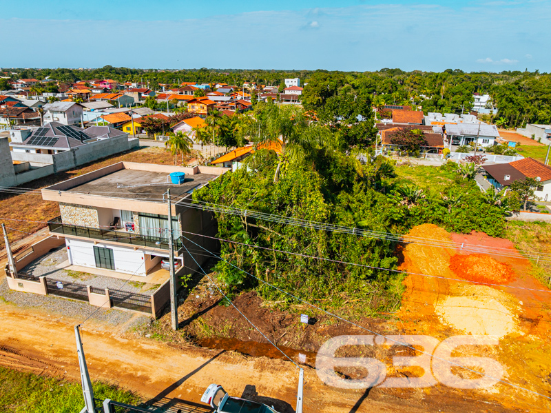 Terreno à Venda em Balneário Barra do Sul – Seu Refúgio na Praia Espera por Você!
Se você sonha em construir um recanto exclusivo, próximo à natureza, e ainda desfrutar da tranquilidade de uma cidade litorânea em crescimento, a sua busca acaba aqui. Apresentamos um terreno único na região da Costeira, em Balneário Barra do Sul.
Com uma localização privilegiada, este terreno está imerso na beleza e serenidade de um dos locais mais charmosos da cidade. Situado a apenas 200 metros da deslumbrante lagoa da Costeira, aqui você pode desfrutar do melhor que a natureza tem a oferecer, com oportunidades infinitas de lazer e relaxamento.
Imagine a possibilidade de acordar todos os dias com o perfume do mar e a proximidade com a lagoa, proporcionando momentos inesquecíveis de lazer para toda a família. Este terreno oferece a você o potencial infinito para criar uma casa dos sonhos, refletindo o conforto e a exclusividade que tanto almeja.
Por que investir em Balneário Barra do Sul?
Reconhecida por suas praias de beleza singular e pela riqueza ecológica, a cidade está em pleno desenvolvimento, com valorização constante dos imóveis. Ideal tanto para quem deseja morar quanto para investidores que visam lucrar com o crescimento da região.
Não perca esta oportunidade única de garantir um espaço em uma das áreas mais promissoras do litoral catarinense. Proporcione a si mesmo um novo padrão de qualidade de vida, com a liberdade de projetar conforme seus sonhos e necessidades.
Entre em contato conosco para agendar a sua visita. A 636 Negócios Imobiliários está pronta para ajudar você a realizar sua próxima grande aquisição! Seja para morar ou investir, este é o terreno que você procurava. Vamos, juntos, construir seu futuro!
636 NEGÓCIOS IMOBILIÁRIOS: A SUA MELHOR ESCOLHA
Com mais de 30 anos de experiência, a 636 Negócios Imobiliários é sua parceira ideal para encontrar o imóvel perfeito. Estamos prontos para ajudá-lo a fazer deste imóvel o seu novo lar.
Telefone: (47) 3451-0636
WhatsApp: (47) 99190-0636
Não perca esta oportunidade única. Visite nosso site para mais informações: i636.com.br
