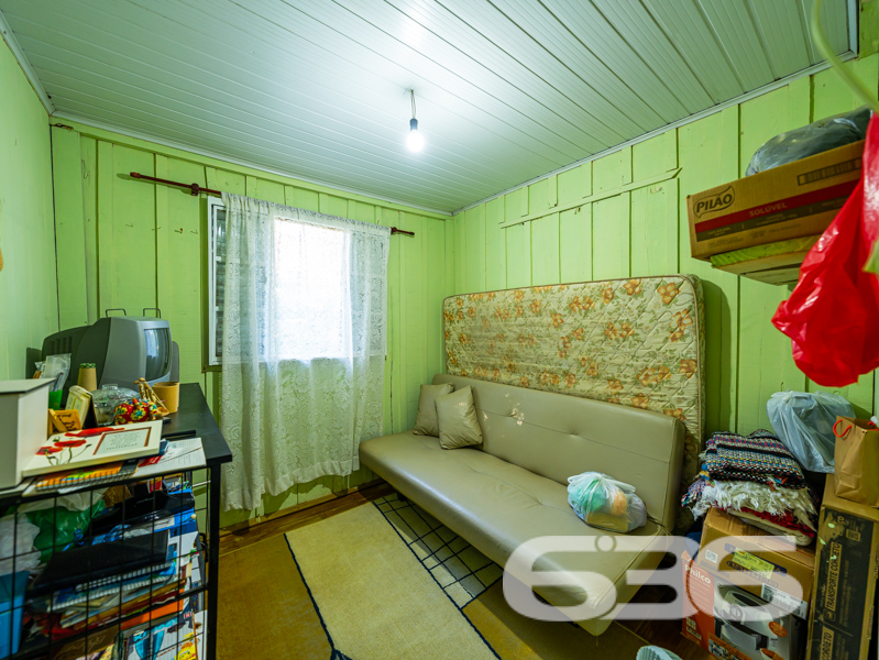 Seu refúgio acolhedor em Balneário Barra do Sul/SC – Bairro Costeira!
Imagine uma casa que carrega a essência do tempo da vovó: café passado na hora, tranquilidade no ar e o som das árvores balançando com a brisa da lagoa. Esta residência térrea, oferece exatamente isso – um lar cheio de memórias e possibilidades, a apenas 300 metros da lagoa.
Com 160m² de área construída em um terreno plano de 405m², a propriedade está situada em uma rua tranquila, com vizinhos moradores fixos, face norte e topografia regular.
A casa principal é composta por:
3 dormitórios arejados e com boa iluminação natural;
2 banheiros funcionais;
Sala de estar aconchegante;
Cozinha prática e bem distribuída;
Área de serviço;
Garagem coberta para 2 veículos;
Jardim com plantas e canteiros que transmitem vida;
Imóvel murado/cercado com conexão de internet por fibra ótica.
Nos fundos, um verdadeiro diferencial: uma construção complementar com grande potencial! No térreo, conta com uma sala, copa e banheiro social. No piso superior (em madeira), há dois quartos adicionais. Ideal para adaptar como uma segunda moradia, criar uma edícula independente ou rentabilizar com aluguel por temporada.
São, ao todo, 5 dormitórios e 3 banheiros entre as duas estruturas. É o tipo de imóvel versátil que se adapta às mais diversas necessidades familiares ou oportunidades de renda.
Com a solidez de quem atua há mais de 30 anos com excelência técnica e jurídica em Balneário Barra do Sul, a 636 Negócios Imobiliários oferece esta oportunidade única para quem busca um lar com alma, história e grande potencial.
636 NEGÓCIOS IMOBILIÁRIOS: A SUA MELHOR ESCOLHA
Com mais de 30 anos de experiência, a 636 Negócios Imobiliários é sua parceira ideal para encontrar o imóvel perfeito. Estamos prontos para ajudá-lo a fazer deste imóvel o seu novo lar.
Telefone: (47) 3451-0636
WhatsApp: (47) 99190-0636
Não perca esta oportunidade única. Visite nosso site para mais informações: i636.com.br