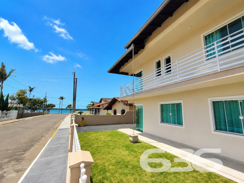 Sobrado à venda no Costeira, Balneário Barra do Su