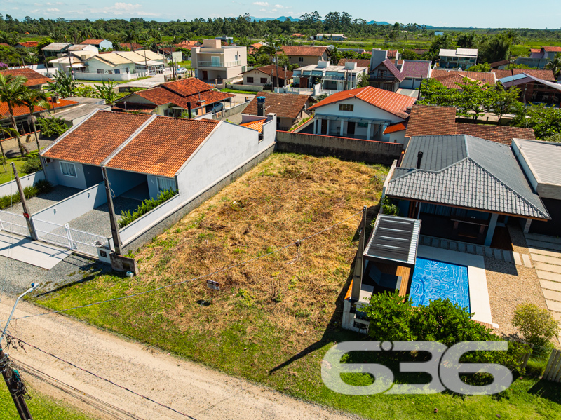 Terreno à venda no bairro Pinheiros em Balneário B