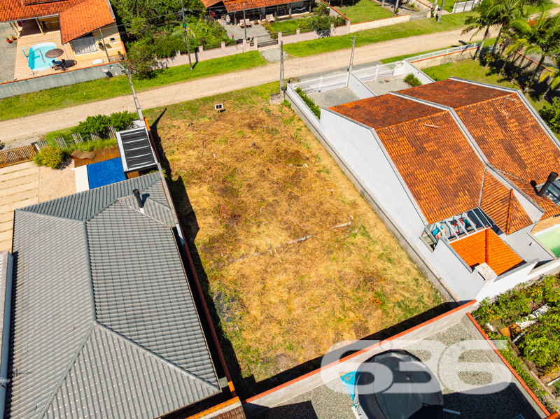 Terreno à venda no bairro Pinheiros em Balneário B