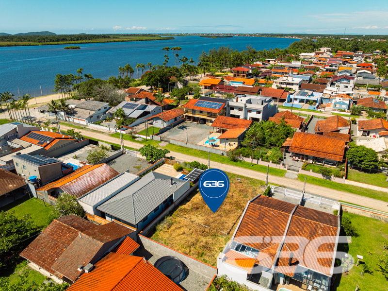 Terreno à venda no bairro Pinheiros em Balneário B