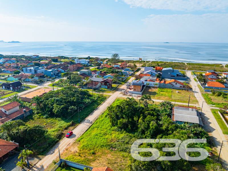 Descubra a oportunidade de construir o lar dos seus sonhos em Balneário Barra do Sul, Salinas, com este magnífico terreno com venda exclusiva pela 636 Negócios Imobiliários. Com uma localização privilegiada em Santa Catarina e uma proximidade invejável com a praia, este terreno apresenta-se como uma escolha ideal para quem busca tranquilidade sem abrir mão da conveniência de uma infraestrutura completa.

Este terreno não é apenas um espaço, mas um convite para viver momentos inesquecíveis pertinho da natureza. Além disso, sua localização estratégica no bairro Salinas permite acesso rápido a todas as conveniências locais, como supermercados, escolas e centros de saúde, sem comprometer a paz e a privacidade.

A 636 Negócios Imobiliários, com mais de 30 anos de experiência no mercado imobiliário, oferece este terreno a um preço atrativo, uma oportunidade rara na região de Balneário Barra do Sul. Nossa equipe de corretores está pronta para ajudá-lo a realizar o seu sonho com excelência técnico-jurídica e um atendimento personalizado que só a 636 pode oferecer.

Invista em seu futuro, escolha qualidade de vida! Venha conhecer este terreno e dar o primeiro passo para construir a casa perfeita em um dos locais mais desejados de Santa Catarina. Agende uma visita e sinta a brisa do mar que só Balneário Barra do Sul pode proporcionar.
 
636 NEGÓCIOS IMOBILIÁRIOS: A SUA MELHOR ESCOLHA
Com mais de 30 anos de experiência, a 636 Negócios Imobiliários é sua parceira ideal para encontrar o imóvel perfeito. Estamos prontos para ajudá-lo a fazer deste imóvel o seu novo lar.
 
Telefone: (47) 3451-0636
WhatsApp: (47) 99190-0636
 
Não perca esta oportunidade única. Visite nosso site para mais informações: i636.com.br