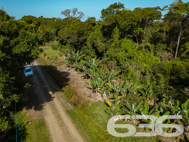 TERRENO À VENDA NO BAIRRO SALINAS

Realize seu sonho de ter um refúgio na praia com esse incrível terreno à venda em Balneário Barra do Sul!

Com 325m² de área e 13 metros de frente para a charmosa rua Índico, esse terreno está estrategicamente localizado no bairro Salinas, proporcionando uma oportunidade única de construir o projeto dos seus sonhos junto à natureza.

Agora, adquirir esse terreno ficou ainda mais acessível! Oferecemos vendas parceladas com financiamento direto através da Imobiliária 636. Com entrada facilitada e opções de saldo em até 144 parcelas, corrigidas anualmente pelo IGPM/FGV, realizar esse investimento se tornou uma realidade ao seu alcance.

Além disso, você contará com toda a infraestrutura necessária para viver com conforto e tranquilidade. Com escritura pública, registro de imóveis, rede de abastecimento de água, rede elétrica e ruas ensaibradas, esse terreno está demarcado e pronto para a construção da casa dos seus sonhos.

Não deixe essa oportunidade escapar! Venha desfrutar de momentos inesquecíveis junto à praia, em um local de crescimento e com muitas experiências para viver com a família.

Fale conosco e saiba mais:
Telefone: (47) 3443-3636
WhatsApp: (47) 99190-0636

Imobiliária 636.