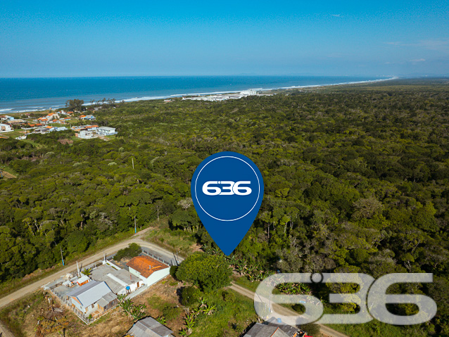 TERRENO À VENDA NO BAIRRO SALINAS

Realize seu sonho de ter um refúgio na praia com esse incrível terreno à venda em Balneário Barra do Sul!

Com 325m² de área e 13 metros de frente para a charmosa rua Índico, esse terreno está estrategicamente localizado no bairro Salinas, proporcionando uma oportunidade única de construir o projeto dos seus sonhos junto à natureza.

Agora, adquirir esse terreno ficou ainda mais acessível! Oferecemos vendas parceladas com financiamento direto através da Imobiliária 636. Com entrada facilitada e opções de saldo em até 144 parcelas, corrigidas anualmente pelo IGPM/FGV, realizar esse investimento se tornou uma realidade ao seu alcance.

Além disso, você contará com toda a infraestrutura necessária para viver com conforto e tranquilidade. Com escritura pública, registro de imóveis, rede de abastecimento de água, rede elétrica e ruas ensaibradas, esse terreno está demarcado e pronto para a construção da casa dos seus sonhos.

Não deixe essa oportunidade escapar! Venha desfrutar de momentos inesquecíveis junto à praia, em um local de crescimento e com muitas experiências para viver com a família.

Fale conosco e saiba mais:
Telefone: (47) 3443-3636
WhatsApp: (47) 99190-0636

Imobiliária 636.