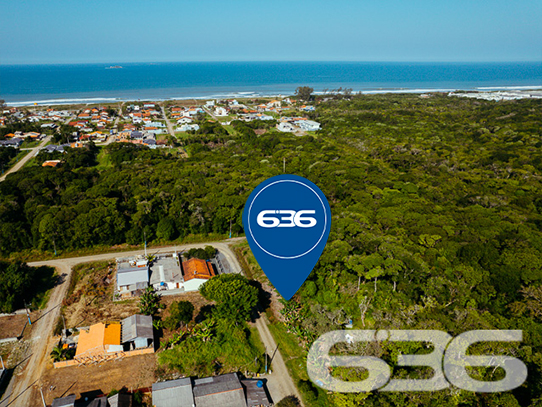 TERRENO À VENDA NO BAIRRO SALINAS

Realize seu sonho de ter um refúgio na praia com esse incrível terreno à venda em Balneário Barra do Sul!

Com 325m² de área e 13 metros de frente para a charmosa rua Índico, esse terreno está estrategicamente localizado no bairro Salinas, proporcionando uma oportunidade única de construir o projeto dos seus sonhos junto à natureza.

Agora, adquirir esse terreno ficou ainda mais acessível! Oferecemos vendas parceladas com financiamento direto através da Imobiliária 636. Com entrada facilitada e opções de saldo em até 144 parcelas, corrigidas anualmente pelo IGPM/FGV, realizar esse investimento se tornou uma realidade ao seu alcance.

Além disso, você contará com toda a infraestrutura necessária para viver com conforto e tranquilidade. Com escritura pública, registro de imóveis, rede de abastecimento de água, rede elétrica e ruas ensaibradas, esse terreno está demarcado e pronto para a construção da casa dos seus sonhos.

Não deixe essa oportunidade escapar! Venha desfrutar de momentos inesquecíveis junto à praia, em um local de crescimento e com muitas experiências para viver com a família.

Fale conosco e saiba mais:
Telefone: (47) 3443-3636
WhatsApp: (47) 99190-0636

Imobiliária 636.