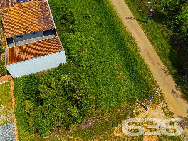 OPORTUNIDADE ÚNICA EM BALNEÁRIO BARRA DO SUL – TERRENO ESPAÇOSO E VERSÁTIL!
Descubra o potencial deste terreno espaçoso de 350m², localizado no bairro Salinas, em Balneário Barra do Sul. Com uma frente de 14 metros e 25 metros de profundidade, este terreno oferece um leque de possibilidades para construir a casa dos seus sonhos ou realizar um investimento inteligente em geminados.
Terrenos com vendas parceladas, financiamento direto com a Imobiliária 636. Entrada facilitada e o saldo em até 144 parcelas. (Correção monetária anual pelo IGPM/FGV.)
Ele é perfeito para quem busca um espaço amplo para construir uma residência personalizada ou para investidores que desejam desenvolver projetos imobiliários rentáveis, como a construção de geminados.
Situado no bairro Salinas, este terreno combina a tranquilidade de uma área residencial com a conveniência de estar próximo a praias deslumbrantes, comércios e serviços essenciais.
Viva a experiência de estar próximo às belezas naturais do litoral catarinense, com fácil acesso a praias paradisíacas e lagoas encantadoras, proporcionando um estilo de vida único e relaxante.
Com mais de 30 anos de experiência no mercado imobiliário, estamos prontos para ajudá-lo a realizar seu projeto de vida ou investimento. Para mais informações, entre em contato pelo telefone (47) 3448-3636 ou WhatsApp (47) 99190-0636.
Este e outros milhares de imóveis no site: i636.com.br