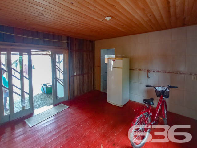 OPORTUNIDADE, 2 CASAS EM TERRENO NO BAIRRO SALINAS EM BALNEÁRIO BARRA DO SUL
Esse terreno amplo abriga 2 casas, uma de alvenaria em boas condições e outra de madeira nos fundos, do tipo meia água. Com uma localização privilegiada no bairro Salinas, esse imóvel está a apenas 650 metros de distância do mar.
A casa de alvenaria conta com 4 quartos, proporcionando espaço e conforto para toda a família. A casa de madeira, por sua vez, pode ser utilizada para diversas finalidades, como área de lazer, espaço para visitas, uma oficina ou ateliê.
Ligue para agendar uma visita
Telefone: (47) 3448-3636
WhatsApp: (47) 99190-0636
A Imobiliária 636 está à disposição para auxiliá-lo nessa negociação e garantir a realização dos seus objetivos imobiliários.
