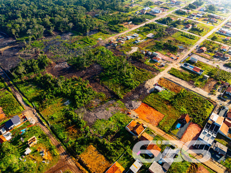 OPORTUNIDADE DE INVESTIMENTO A POUCOS MINUTOS DO MAR EM BALNEÁRIO BARRA DO SUL/SC!
Se você busca um terreno plano, com excelente metragem e localização estratégica para construir sua casa de praia ou investir com segurança, este lote é para você!
Localizado no bairro Salinas, em Balneário Barra do Sul/SC, este terreno conta com 360m² de área total. A região está em crescimento, com diversos imóveis novos no entorno, infraestrutura básica em expansão e a apenas minutos do mar.
As imagens destacam o potencial de desenvolvimento da região, com limpeza inicial já iniciada, vegetação nativa preservada nos fundos e diversos lotes vizinhos já vendidos. A vista aérea comprova: este é um dos últimos terrenos disponíveis em uma quadra promissora, a poucas quadras da orla!
Invista com segurança e respaldo técnico-jurídico em uma das imobiliárias mais tradicionais de Santa Catarina. Há mais de 30 anos, a 636 Negócios Imobiliários entrega resultados sólidos e negócios transparentes.
Agende sua visita com um de nossos corretores e garanta já seu espaço no litoral!
636 NEGÓCIOS IMOBILIÁRIOS: A SUA MELHOR ESCOLHA
Com mais de 30 anos de experiência, a 636 Negócios Imobiliários é sua parceira ideal para encontrar o imóvel perfeito. Estamos prontos para ajudá-lo a fazer deste imóvel o seu novo lar.
Telefone: (47) 3451-0636
WhatsApp: (47) 99190-0636
Não perca esta oportunidade única. Visite nosso site para mais informações: i636.com.br