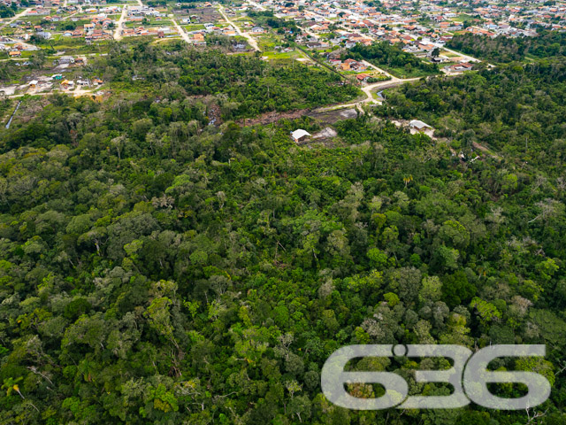 BAIRRO SALINAS - BALNEÁRIO BARRA DO SUL - INVISTA NO LITORAL CATARINENSE COM ESTE TERRENO DE 396M²!
Descubra o local perfeito para investir no seu futuro em Balneário Barra do Sul! Este terreno com 396m² de área total oferece um espaço generoso para você criar seu próprio refúgio à beira-mar.
ESPAÇO E POSSIBILIDADES:
Imagine as possibilidades que este terreno oferece! Com 396m², você tem espaço suficiente para uma casa espaçosa, um belo jardim e até mesmo uma área de lazer com piscina e churrasqueira. O céu é o limite quando se trata de personalizar este espaço ao seu gosto.
VIVA O MELHOR DO LITORAL CATARINENSE:
Localizado no bairro Salinas, desfrute da proximidade com praias deslumbrantes, restaurantes de frutos do mar e uma variedade de atividades aquáticas.
ESCOLHA A 636 NEGÓCIOS IMOBILIÁRIOS:
Com mais de 30 anos de experiência e um legado de excelência, a 636 Negócios Imobiliários é a sua parceira ideal para uma compra segura e eficiente.
Telefone: (47) 3448-3636
WhatsApp: (47) 99190-0636
Este e outros milhares de imóveis no site: i636.com.br