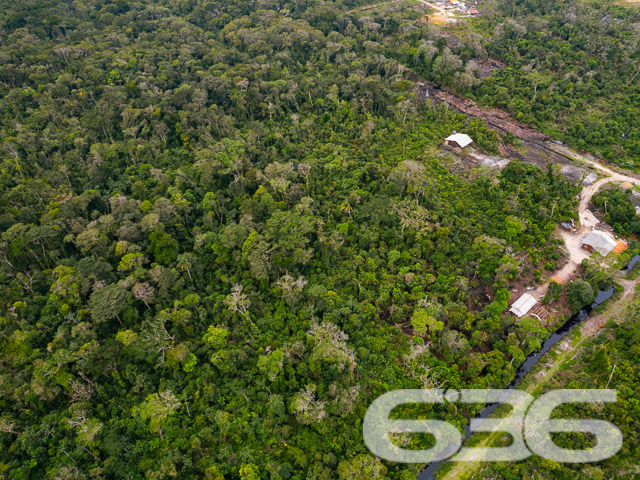 BAIRRO SALINAS - BALNEÁRIO BARRA DO SUL - INVISTA NO LITORAL CATARINENSE COM ESTE TERRENO DE 396M²!
Descubra o local perfeito para investir no seu futuro em Balneário Barra do Sul! Este terreno com 396m² de área total oferece um espaço generoso para você criar seu próprio refúgio à beira-mar.
ESPAÇO E POSSIBILIDADES:
Imagine as possibilidades que este terreno oferece! Com 396m², você tem espaço suficiente para uma casa espaçosa, um belo jardim e até mesmo uma área de lazer com piscina e churrasqueira. O céu é o limite quando se trata de personalizar este espaço ao seu gosto.
VIVA O MELHOR DO LITORAL CATARINENSE:
Localizado no bairro Salinas, desfrute da proximidade com praias deslumbrantes, restaurantes de frutos do mar e uma variedade de atividades aquáticas.
ESCOLHA A 636 NEGÓCIOS IMOBILIÁRIOS:
Com mais de 30 anos de experiência e um legado de excelência, a 636 Negócios Imobiliários é a sua parceira ideal para uma compra segura e eficiente.
Telefone: (47) 3448-3636
WhatsApp: (47) 99190-0636
Este e outros milhares de imóveis no site: i636.com.br