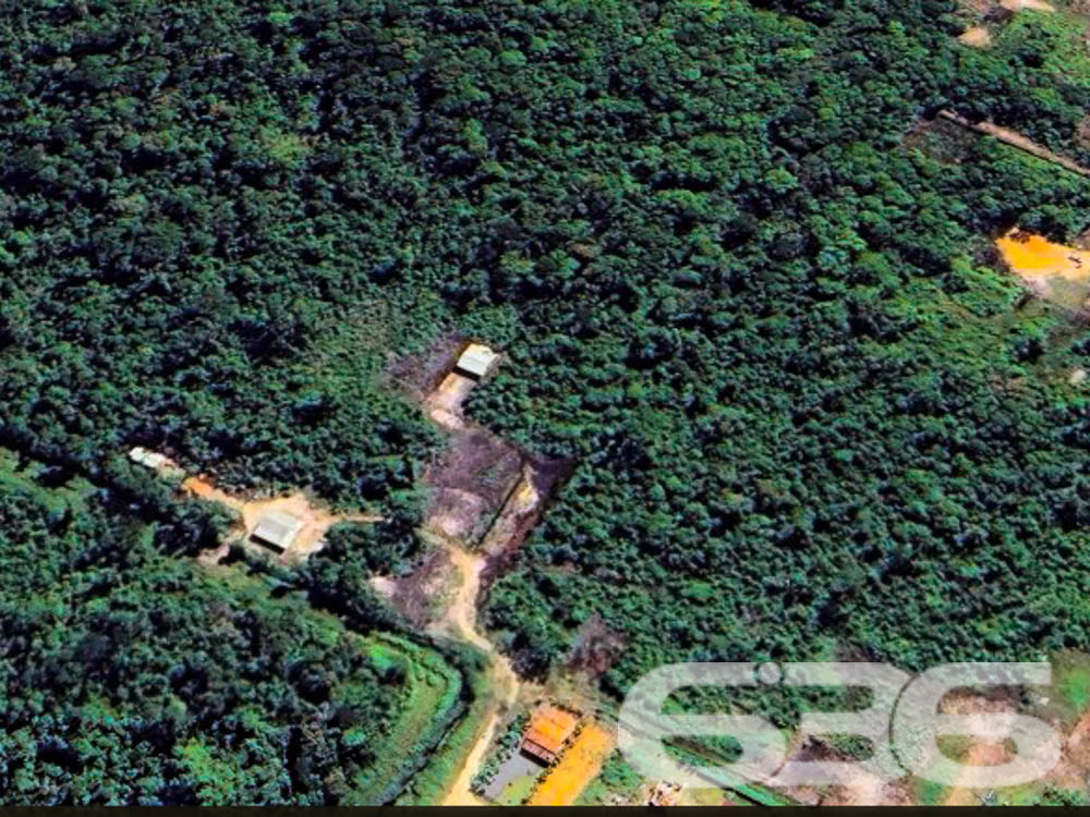 TERRENO À VENDA NO BAIRRO SALINAS - BALNEÁRIO BARRA DO SUL - APROVEITE ESTA GRANDE OPORTUNIDADE!

Descubra o local perfeito para investir no seu futuro em Balneário Barra do Sul! Este terreno com 439m² de área total oferece um espaço generoso para você.

ESPAÇO E POSSIBILIDADES:
Imagine as possibilidades que este terreno oferece! Com 439m², você tem espaço suficiente para uma casa espaçosa, um belo jardim e até mesmo uma área de lazer com piscina e churrasqueira. O céu é o limite quando se trata de personalizar este espaço ao seu gosto.

VIVA O MELHOR DO LITORAL CATARINENSE:
Localizado no bairro Salinas, desfrute da proximidade com praias deslumbrantes, restaurantes de frutos do mar e uma variedade de atividades aquáticas.

ESCOLHA A 636 NEGÓCIOS IMOBILIÁRIOS:
Com mais de 30 anos de experiência e um legado de excelência, a 636 Negócios Imobiliários é a sua parceira ideal para uma compra segura e eficiente.
Telefone: (47) 3448-3636
WhatsApp: (47) 99190-0636

Este e outros milhares de imóveis no site: i636.com.br