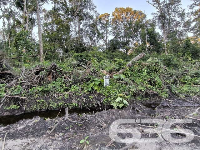 TERRENO NO BAIRRO SALINAS, EM BALNEÁRIO BARRA DO SUL.
Adquira seu imóvel na praia por um preço acessível. Temos diversas alternativas de financiamento com parcelas que cabem no seu orçamento!
Este é um excelente terreno, localizado a somente 1 km de distância da praia e a 5 km da lagoa Maria Fernanda, onde também usufrui da proximidade de mercados, panificadoras, lanchonetes, restaurantes e comércios em geral. O terreno detém 442m² de extensão, sendo 19m de frente.
Ficou interessado? O que você está esperando!? Entre já em contato conosco e agende sua visita para conhecer pessoalmente este imóvel! Você pode se apaixonar!
Consulte um de nossos corretores e saiba mais:
Telefone | 47 3448-3636
WhatsApp | 47 99190-0636
Imobiliária 636.