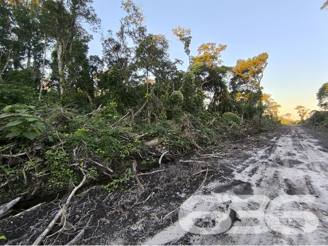 TERRENO NO BAIRRO SALINAS, EM BALNEÁRIO BARRA DO SUL.
Adquira seu imóvel na praia por um preço acessível. Temos diversas alternativas de financiamento com parcelas que cabem no seu orçamento!
Este é um excelente terreno, localizado a somente 1 km de distância da praia e a 5 km da lagoa Maria Fernanda, onde também usufrui da proximidade de mercados, panificadoras, lanchonetes, restaurantes e comércios em geral. O terreno detém 442m² de extensão, sendo 19m de frente.
Ficou interessado? O que você está esperando!? Entre já em contato conosco e agende sua visita para conhecer pessoalmente este imóvel! Você pode se apaixonar!
Consulte um de nossos corretores e saiba mais:
Telefone | 47 3448-3636
WhatsApp | 47 99190-0636
Imobiliária 636.