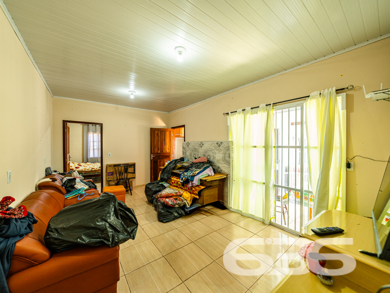 Descubra o seu Refúgio dos Sonhos em Balneário Barra do Sul! 

Se você procura um lugar para chamar de lar, este imóvel encantador em Balneário Barra do Sul é a escolha perfeita. Localizado no bairro Costeira, esta residência térrea possui tudo o que você precisa para viver com conforto e qualidade, em uma região tranquila e com excelente infraestrutura.

Com uma localização privilegiada, você estará a poucos minutos de escolas, mercados e igrejas, trazendo conveniência e praticidade para o seu dia a dia. Além disso, a rua pavimentada garante fácil acesso e segurança, enquanto a proximidade com a praia oferece momentos de lazer e contato com a natureza.

Esta residência oferece uma planta bem distribuída com 70 m² de área construída. São 2 dormitórios acolhedores que proporcionam um descanso tranquilo, um banheiro funcional, além de uma sala de estar integrada à cozinha, ideal para receber amigos e familiares.

O terreno, com 303,62 m² oferece um espaço ao ar livre repleto de possibilidades. A área externa é um convite para aproveitar o jardim ou desfrutar da varanda espaçosa, perfeita para momentos relaxantes em uma rede.

Esse imóvel é um verdadeiro achado para quem valoriza o aconchego e a praticidade. Aqui, os seus pets serão muito bem-vindos, pois a propriedade é completamente murada, garantindo segurança e liberdade para toda a família. Além disso, a conexão com a internet por fibra possibilita que você esteja sempre conectado.

A garagem coberta e as 6 vagas descobertas são um diferencial, acomodando perfeitamente todos os veículos da família e das visitas.

Outras vantagens incluem a face norte, que proporciona uma iluminação natural incrível, e ser uma esquina, que aporta ainda mais privacidade.

Não perca essa oportunidade única de adquirir um imóvel pronto para receber seu toque pessoal e se transformar no lar dos seus sonhos. Entre em contato conosco, a 636 Negócios Imobiliários, e agende uma visita. Estamos prontos para auxiliá-lo na realização do seu sonho de viver perto da praia, com toda a qualidade de vida que você merece. 

636 NEGÓCIOS IMOBILIÁRIOS: A SUA MELHOR ESCOLHA
Com mais de 30 anos de experiência, a 636 Negócios Imobiliários é sua parceira ideal para encontrar o imóvel perfeito. Estamos prontos para ajudá-lo a fazer deste imóvel o seu novo lar.
 
Telefone: (47) 3451-0636
WhatsApp: (47) 99190-0636
 
Não perca esta oportunidade única. Visite nosso site para mais informações: i636.com.br