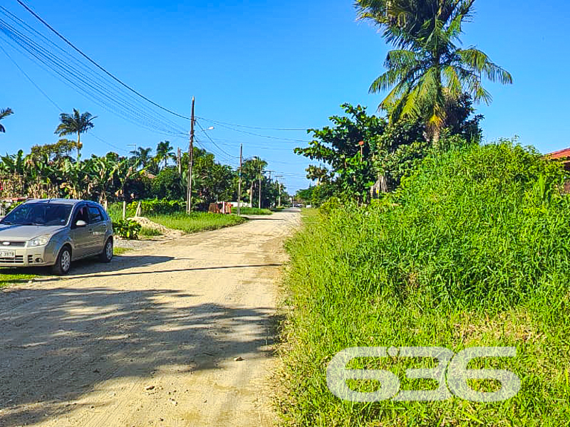 Oportunidade imperdível para investir ou construir na praia! Terreno à venda no bairro Costeira em Balneário Barra do Sul/SC

Você está em busca de um terreno com excelente localização, pronto para receber o seu projeto de casa na praia ou investimento imobiliário? Esta é a sua chance! A 636 Negócios Imobiliários apresenta este terreno com 300,00 m², localizado no tranquilo bairro Costeira, em Balneário Barra do Sul/SC, uma das regiões que mais se valoriza no litoral norte catarinense.

O entorno é composto por residências já edificadas, o que assegura a tranquilidade e segurança da vizinhança. 

Destaque para a vegetação natural e o ambiente calmo — perfeito para quem busca qualidade de vida ou deseja construir uma casa de veraneio em um local sossegado e ao mesmo tempo estratégico. Ideal também para investidores que visam retorno futuro com locação ou valorização patrimonial.

Invista com segurança e respaldo de quem entende do mercado. A 636 Negócios Imobiliários tem mais de 30 anos de experiência, com um time altamente preparado para garantir que você faça um excelente negócio. Entre em contato agora mesmo e agende sua visita!
 
636 NEGÓCIOS IMOBILIÁRIOS: A SUA MELHOR ESCOLHA
Com mais de 30 anos de experiência, a 636 Negócios Imobiliários é sua parceira ideal para encontrar o imóvel perfeito. Estamos prontos para ajudá-lo a fazer deste imóvel o seu novo lar.
 
Telefone: (47) 3451-0636
WhatsApp: (47) 99190-0636
 
Não perca esta oportunidade única. Visite nosso site para mais informações: i636.com.br