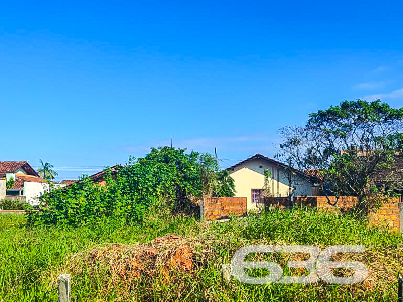 Oportunidade imperdível para investir ou construir na praia! Terreno à venda no bairro Costeira em Balneário Barra do Sul/SC

Você está em busca de um terreno com excelente localização, pronto para receber o seu projeto de casa na praia ou investimento imobiliário? Esta é a sua chance! A 636 Negócios Imobiliários apresenta este terreno com 300,00 m², localizado no tranquilo bairro Costeira, em Balneário Barra do Sul/SC, uma das regiões que mais se valoriza no litoral norte catarinense.

O entorno é composto por residências já edificadas, o que assegura a tranquilidade e segurança da vizinhança. 

Destaque para a vegetação natural e o ambiente calmo — perfeito para quem busca qualidade de vida ou deseja construir uma casa de veraneio em um local sossegado e ao mesmo tempo estratégico. Ideal também para investidores que visam retorno futuro com locação ou valorização patrimonial.

Invista com segurança e respaldo de quem entende do mercado. A 636 Negócios Imobiliários tem mais de 30 anos de experiência, com um time altamente preparado para garantir que você faça um excelente negócio. Entre em contato agora mesmo e agende sua visita!
 
636 NEGÓCIOS IMOBILIÁRIOS: A SUA MELHOR ESCOLHA
Com mais de 30 anos de experiência, a 636 Negócios Imobiliários é sua parceira ideal para encontrar o imóvel perfeito. Estamos prontos para ajudá-lo a fazer deste imóvel o seu novo lar.
 
Telefone: (47) 3451-0636
WhatsApp: (47) 99190-0636
 
Não perca esta oportunidade única. Visite nosso site para mais informações: i636.com.br