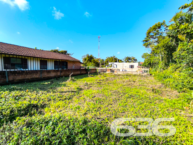 Terreno plano com face norte em meio à natureza em Balneário Barra do Sul/SC

Se você está em busca de um espaço tranquilo, cercado por verde, com fácil acesso e excelente potencial construtivo, este terreno no bairro Costeira é exatamente o que você procura. 

* Bairro Costeira – Balneário Barra do Sul/SC
* 300 m² 
* Local tranquilo, em meio à natureza

Entre em contato agora mesmo com a equipe da 636 e agende sua visita. Oportunidades como esta não duram muito!

 636 NEGÓCIOS IMOBILIÁRIOS: A SUA MELHOR ESCOLHA
Com mais de 30 anos de experiência, a 636 Negócios Imobiliários é sua parceira ideal para encontrar o imóvel perfeito. Estamos prontos para ajudá-lo a fazer deste imóvel o seu novo lar.
 
Telefone: (47) 3451-0636
WhatsApp: (47) 99190-0636
 
Não perca esta oportunidade única. Visite nosso site para mais informações: i636.com.br