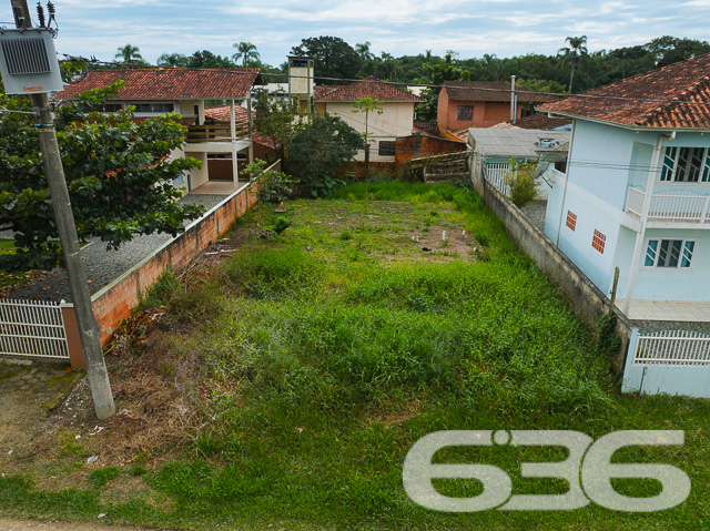 Anúncio de Venda: Terreno em Balneário Barra do Sul, SC – Uma Oportunidade Única para Construir o Lar dos Sonhos
A 636 Negócios Imobiliários tem o prazer de apresentar uma excepcional oportunidade de investimento ou construção residencial em Balneário Barra do Sul, SC.
Características do Terreno:
Área Total: 300 m²
Este terreno oferece uma tela em branco para você criar um lar que reflete seu estilo de vida, seja ele voltado para a tranquilidade ou para o entretenimento. Localizado estrategicamente em uma rua tranquila, você terá a privacidade desejada enquanto permanece próximo de várias comodidades essenciais.
Viva em Harmonia com a Natureza:
Balneário Barra do Sul é famoso por suas praias deslumbrantes e uma comunidade acolhedora. O bairro de Pinheiros é especialmente charmoso, com acesso fácil a áreas de lazer e pontos de interesse naturais, fazendo deste terreno um investimento perfeito tanto para residência quanto para férias.
Por que escolher a 636 Negócios Imobiliários?
Com mais de 30 anos de experiência, nossa equipe é reconhecida por sua excelência técnico-jurídica em transações imobiliárias. Nosso compromisso é garantir uma experiência de compra transparente e sem estresse, ajudando você a fazer o melhor investimento.
Investimento Seguro e Valorizado:
Investir em Balneário Barra do Sul é garantir uma valorização constante devido ao crescimento e desenvolvimento da região. Aproveite a oportunidade de adquirir um dos terrenos mais cobiçados do mercado.
Para mais informações e para agendar uma visita, contate a 636 Negócios Imobiliários hoje mesmo. Nossos consultores estão prontos para ajudá-lo a dar o próximo grande passo em sua vida. Construa sua casa e crie memórias inesquecíveis no coração de Balneário Barra do Sul.
636 NEGÓCIOS IMOBILIÁRIOS: A SUA MELHOR ESCOLHA
Com mais de 30 anos de experiência, a 636 Negócios Imobiliários é sua parceira ideal para encontrar o imóvel perfeito. Estamos prontos para ajudá-lo a fazer deste imóvel o seu novo lar.
Telefone: (47) 3451-0636
WhatsApp: (47) 99190-0636
Não perca esta oportunidade única. Visite nosso site para mais informações: i636.com.br