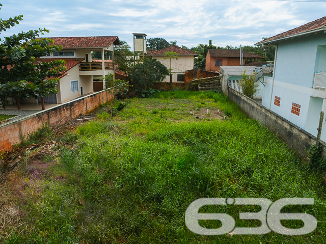 Anúncio de Venda: Terreno em Balneário Barra do Sul, SC – Uma Oportunidade Única para Construir o Lar dos Sonhos
A 636 Negócios Imobiliários tem o prazer de apresentar uma excepcional oportunidade de investimento ou construção residencial em Balneário Barra do Sul, SC.
Características do Terreno:
Área Total: 300 m²
Este terreno oferece uma tela em branco para você criar um lar que reflete seu estilo de vida, seja ele voltado para a tranquilidade ou para o entretenimento. Localizado estrategicamente em uma rua tranquila, você terá a privacidade desejada enquanto permanece próximo de várias comodidades essenciais.
Viva em Harmonia com a Natureza:
Balneário Barra do Sul é famoso por suas praias deslumbrantes e uma comunidade acolhedora. O bairro de Pinheiros é especialmente charmoso, com acesso fácil a áreas de lazer e pontos de interesse naturais, fazendo deste terreno um investimento perfeito tanto para residência quanto para férias.
Por que escolher a 636 Negócios Imobiliários?
Com mais de 30 anos de experiência, nossa equipe é reconhecida por sua excelência técnico-jurídica em transações imobiliárias. Nosso compromisso é garantir uma experiência de compra transparente e sem estresse, ajudando você a fazer o melhor investimento.
Investimento Seguro e Valorizado:
Investir em Balneário Barra do Sul é garantir uma valorização constante devido ao crescimento e desenvolvimento da região. Aproveite a oportunidade de adquirir um dos terrenos mais cobiçados do mercado.
Para mais informações e para agendar uma visita, contate a 636 Negócios Imobiliários hoje mesmo. Nossos consultores estão prontos para ajudá-lo a dar o próximo grande passo em sua vida. Construa sua casa e crie memórias inesquecíveis no coração de Balneário Barra do Sul.
636 NEGÓCIOS IMOBILIÁRIOS: A SUA MELHOR ESCOLHA
Com mais de 30 anos de experiência, a 636 Negócios Imobiliários é sua parceira ideal para encontrar o imóvel perfeito. Estamos prontos para ajudá-lo a fazer deste imóvel o seu novo lar.
Telefone: (47) 3451-0636
WhatsApp: (47) 99190-0636
Não perca esta oportunidade única. Visite nosso site para mais informações: i636.com.br