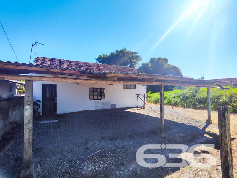 Sua casa perto do mar, com espaço de sobra para a tranquilidade que você merece!
Localizada em Balneário Barra do Sul/SC, no bairro Salinas, esta residência térrea oferece o equilíbrio ideal entre conforto, privacidade e localização estratégica para quem valoriza qualidade de vida. Em uma região em crescimento, com fácil acesso às principais vias e próxima a escolas, transporte público e comércios essenciais, esta casa é uma oportunidade rara para você que busca um refúgio no litoral catarinense.
Com 336m² de terreno plano, o imóvel tem posição solar privilegiada, ideal para quem valoriza ambientes mais arejados e iluminados naturalmente. A residência conta com 60m² de área construída, muito bem distribuídos em 3 dormitórios, banheiro social, sala, copa e cozinha conjugadas, área de serviço e 2 vagas de garagem descoberta. A casa está pronta para receber sua mudança!
Outro destaque é a conexão de internet por fibra óptica já disponível, além do fato de o imóvel permitir animais — ideal para famílias com pets. O bairro Salinas tem se valorizado nos últimos anos, sendo uma das regiões com maior potencial de crescimento em Balneário Barra do Sul.
Não perca a oportunidade de conquistar sua casa própria no litoral com o suporte de quem tem mais de 30 anos de credibilidade no mercado: a 636 Negócios Imobiliários.
636 NEGÓCIOS IMOBILIÁRIOS: A SUA MELHOR ESCOLHA
Com mais de 30 anos de experiência, a 636 Negócios Imobiliários é sua parceira ideal para encontrar o imóvel perfeito. Estamos prontos para ajudá-lo a fazer deste imóvel o seu novo lar.
Telefone: (47) 3451-0636
WhatsApp: (47) 99190-0636
Não perca esta oportunidade única. Visite nosso site para mais informações: i636.com.br