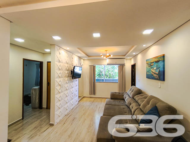 Descubra a tranquilidade e a beleza de viver em Balneário Barra do Sul com esta encantadora residência, situada no coração do Centro. Esta casa térrea padrão, oferece um refúgio perfeito com uma área construída de 110m² em um terreno de 300m², proporcionando um espaço amplo e acolhedor para você e sua família.

Ao entrar, você será recebido por uma sala de estar espaçosa, criando um espaço acolhedor para receber amigos e familiares. A casa dispõe de um dormitório confortável com ar condicionado e guarda-roupa embutido, garantindo privacidade e conforto. Além disso, inclui uma suíte com closet, ideal para quem procura um espaço mais íntimo e organizado.

A cozinha é um verdadeiro convite ao prazer culinário, totalmente equipada e integrada com a sala de jantar, perfeita para preparar refeições enquanto desfruta da companhia de seus convidados. A área de serviço completa as necessidades práticas do dia a dia.

Para os amantes de entretenimento e lazer, a residência oferece uma área de festa com churrasqueira, perfeita para confraternizações em família ou entre amigos. O jardim e a varanda proporcionam um ambiente agradável para relaxar ao ar livre e desfrutar do clima agradável da região.

Este imóvel também conta com três vagas de garagem descobertas e uma coberta, proporcionando comodidade e segurança para seus veículos. A propriedade é cercada, garantindo privacidade e segurança, e inclui recursos como interfone e despensa, adicionando um extra de praticidade e conforto ao seu dia a dia.

Localizada próxima ao P.A. 24h do centro, a casa oferece fácil acesso a serviços públicos essenciais, transportes públicos, hospitais e muito mais, assegurando que todas as suas necessidades sejam facilmente atendidas.

Viva a experiência de residir em um imóvel que combina conforto, segurança e localização privilegiada. Esta casa não apenas oferece um lar, mas um estilo de vida que poucos podem desfrutar. Venha conhecer e se apaixonar por cada detalhe! Agende sua visita e sinta o orgulho de chamar este lugar de seu novo lar.
 
636 NEGÓCIOS IMOBILIÁRIOS: A SUA MELHOR ESCOLHA
Com mais de 30 anos de experiência, a 636 Negócios Imobiliários é sua parceira ideal para encontrar o imóvel perfeito. Estamos prontos para ajudá-lo a fazer deste imóvel o seu novo lar.
 
Telefone: (47) 3451-0636
WhatsApp: (47) 99190-0636
 
Não perca esta oportunidade única. Visite nosso site para mais informações: i636.com.br