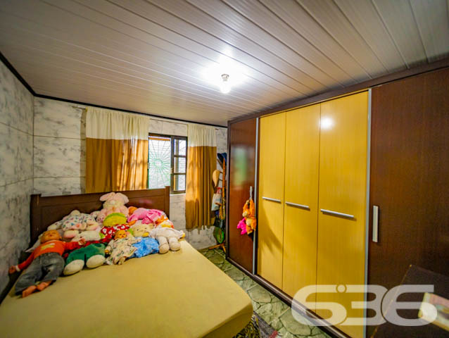 Descubra o Refúgio dos Seus Sonhos em Balneário Barra do Sul!

Está em busca da casa perfeita que alia conforto, praticidade e uma localização invejável? Apresentamos a oportunidade que você esperava: uma espetacular residência térrea localizada no acolhedor bairro da Costeira, em Balneário Barra do Sul. Este é o lugar ideal para quem deseja conciliar tranquilidade e uma vida prática!

Características Principais do Imóvel:

Construção: Com 90m² de área construída, essa residência foi projetada para garantir conforto e funcionalidade.

Ambientes espaçosos e bem distribuídos: A casa conta com uma ampla suíte master para o seu conforto e privacidade, um dormitório adicional, além de dois banheiros que atendem toda a família e visitantes.

Área de Festas: Ideal para reunir amigos e familiares em momentos inesquecíveis e celebrações especiais.

Conveniência com garagem para até 6 veículos: Com 3 vagas cobertas e 3 descobertas, você nunca precisará se preocupar com espaço para estacionar.

Conforto nos detalhes: Sala de estar acolhedora, cozinha planejada para sua praticidade e área de serviço funcional.

Segurança e tranquilidade: Equipada com portão eletrônico, garantindo mais comodidade e segurança para o seu dia a dia.

Localização Privilegiada:

A residência está situada em uma área de extrema tranquilidade no bairro Costeira. A região proporciona fácil acesso às principais vias da cidade, conectando você rapidamente ao que Balneário Barra do Sul tem de melhor a oferecer.

Este é, sem dúvida, o imóvel perfeito para quem busca qualidade de vida, espaço de sobra e um local perfeito para construir novas memórias. Seja para viver momentos especiais com sua família ou para investir em um patrimônio seguro e promissor.

Não perca esta oportunidade única! Entre em contato conosco para agendar uma visita e descubra todos os encantos que esta casa tem a oferecer.

636 Negócios Imobiliários - Transformando sonhos em realidade!
 
636 NEGÓCIOS IMOBILIÁRIOS: A SUA MELHOR ESCOLHA
Com mais de 30 anos de experiência, a 636 Negócios Imobiliários é sua parceira ideal para encontrar o imóvel perfeito. Estamos prontos para ajudá-lo a fazer deste imóvel o seu novo lar.
 
Telefone: (47) 3451-0636
WhatsApp: (47) 99190-0636
 
Não perca esta oportunidade única. Visite nosso site para mais informações: i636.com.br