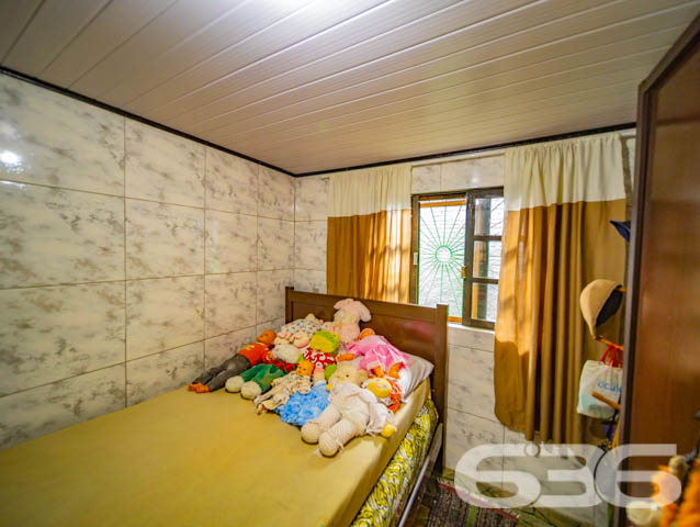 Descubra o Refúgio dos Seus Sonhos em Balneário Barra do Sul!

Está em busca da casa perfeita que alia conforto, praticidade e uma localização invejável? Apresentamos a oportunidade que você esperava: uma espetacular residência térrea localizada no acolhedor bairro da Costeira, em Balneário Barra do Sul. Este é o lugar ideal para quem deseja conciliar tranquilidade e uma vida prática!

Características Principais do Imóvel:

Construção: Com 90m² de área construída, essa residência foi projetada para garantir conforto e funcionalidade.

Ambientes espaçosos e bem distribuídos: A casa conta com uma ampla suíte master para o seu conforto e privacidade, um dormitório adicional, além de dois banheiros que atendem toda a família e visitantes.

Área de Festas: Ideal para reunir amigos e familiares em momentos inesquecíveis e celebrações especiais.

Conveniência com garagem para até 6 veículos: Com 3 vagas cobertas e 3 descobertas, você nunca precisará se preocupar com espaço para estacionar.

Conforto nos detalhes: Sala de estar acolhedora, cozinha planejada para sua praticidade e área de serviço funcional.

Segurança e tranquilidade: Equipada com portão eletrônico, garantindo mais comodidade e segurança para o seu dia a dia.

Localização Privilegiada:

A residência está situada em uma área de extrema tranquilidade no bairro Costeira. A região proporciona fácil acesso às principais vias da cidade, conectando você rapidamente ao que Balneário Barra do Sul tem de melhor a oferecer.

Este é, sem dúvida, o imóvel perfeito para quem busca qualidade de vida, espaço de sobra e um local perfeito para construir novas memórias. Seja para viver momentos especiais com sua família ou para investir em um patrimônio seguro e promissor.

Não perca esta oportunidade única! Entre em contato conosco para agendar uma visita e descubra todos os encantos que esta casa tem a oferecer.

636 Negócios Imobiliários - Transformando sonhos em realidade!
 
636 NEGÓCIOS IMOBILIÁRIOS: A SUA MELHOR ESCOLHA
Com mais de 30 anos de experiência, a 636 Negócios Imobiliários é sua parceira ideal para encontrar o imóvel perfeito. Estamos prontos para ajudá-lo a fazer deste imóvel o seu novo lar.
 
Telefone: (47) 3451-0636
WhatsApp: (47) 99190-0636
 
Não perca esta oportunidade única. Visite nosso site para mais informações: i636.com.br