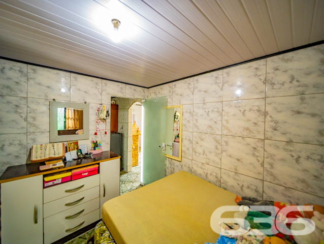 Descubra o Refúgio dos Seus Sonhos em Balneário Barra do Sul!

Está em busca da casa perfeita que alia conforto, praticidade e uma localização invejável? Apresentamos a oportunidade que você esperava: uma espetacular residência térrea localizada no acolhedor bairro da Costeira, em Balneário Barra do Sul. Este é o lugar ideal para quem deseja conciliar tranquilidade e uma vida prática!

Características Principais do Imóvel:

Construção: Com 90m² de área construída, essa residência foi projetada para garantir conforto e funcionalidade.

Ambientes espaçosos e bem distribuídos: A casa conta com uma ampla suíte master para o seu conforto e privacidade, um dormitório adicional, além de dois banheiros que atendem toda a família e visitantes.

Área de Festas: Ideal para reunir amigos e familiares em momentos inesquecíveis e celebrações especiais.

Conveniência com garagem para até 6 veículos: Com 3 vagas cobertas e 3 descobertas, você nunca precisará se preocupar com espaço para estacionar.

Conforto nos detalhes: Sala de estar acolhedora, cozinha planejada para sua praticidade e área de serviço funcional.

Segurança e tranquilidade: Equipada com portão eletrônico, garantindo mais comodidade e segurança para o seu dia a dia.

Localização Privilegiada:

A residência está situada em uma área de extrema tranquilidade no bairro Costeira. A região proporciona fácil acesso às principais vias da cidade, conectando você rapidamente ao que Balneário Barra do Sul tem de melhor a oferecer.

Este é, sem dúvida, o imóvel perfeito para quem busca qualidade de vida, espaço de sobra e um local perfeito para construir novas memórias. Seja para viver momentos especiais com sua família ou para investir em um patrimônio seguro e promissor.

Não perca esta oportunidade única! Entre em contato conosco para agendar uma visita e descubra todos os encantos que esta casa tem a oferecer.

636 Negócios Imobiliários - Transformando sonhos em realidade!
 
636 NEGÓCIOS IMOBILIÁRIOS: A SUA MELHOR ESCOLHA
Com mais de 30 anos de experiência, a 636 Negócios Imobiliários é sua parceira ideal para encontrar o imóvel perfeito. Estamos prontos para ajudá-lo a fazer deste imóvel o seu novo lar.
 
Telefone: (47) 3451-0636
WhatsApp: (47) 99190-0636
 
Não perca esta oportunidade única. Visite nosso site para mais informações: i636.com.br