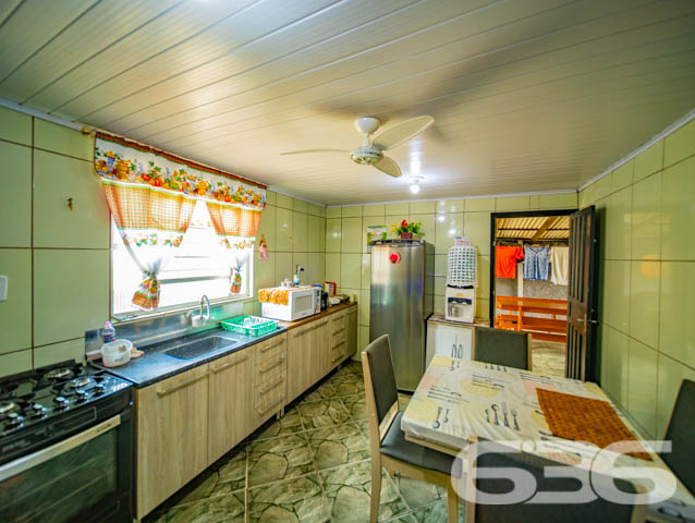 Descubra o Refúgio dos Seus Sonhos em Balneário Barra do Sul!

Está em busca da casa perfeita que alia conforto, praticidade e uma localização invejável? Apresentamos a oportunidade que você esperava: uma espetacular residência térrea localizada no acolhedor bairro da Costeira, em Balneário Barra do Sul. Este é o lugar ideal para quem deseja conciliar tranquilidade e uma vida prática!

Características Principais do Imóvel:

Construção: Com 90m² de área construída, essa residência foi projetada para garantir conforto e funcionalidade.

Ambientes espaçosos e bem distribuídos: A casa conta com uma ampla suíte master para o seu conforto e privacidade, um dormitório adicional, além de dois banheiros que atendem toda a família e visitantes.

Área de Festas: Ideal para reunir amigos e familiares em momentos inesquecíveis e celebrações especiais.

Conveniência com garagem para até 6 veículos: Com 3 vagas cobertas e 3 descobertas, você nunca precisará se preocupar com espaço para estacionar.

Conforto nos detalhes: Sala de estar acolhedora, cozinha planejada para sua praticidade e área de serviço funcional.

Segurança e tranquilidade: Equipada com portão eletrônico, garantindo mais comodidade e segurança para o seu dia a dia.

Localização Privilegiada:

A residência está situada em uma área de extrema tranquilidade no bairro Costeira. A região proporciona fácil acesso às principais vias da cidade, conectando você rapidamente ao que Balneário Barra do Sul tem de melhor a oferecer.

Este é, sem dúvida, o imóvel perfeito para quem busca qualidade de vida, espaço de sobra e um local perfeito para construir novas memórias. Seja para viver momentos especiais com sua família ou para investir em um patrimônio seguro e promissor.

Não perca esta oportunidade única! Entre em contato conosco para agendar uma visita e descubra todos os encantos que esta casa tem a oferecer.

636 Negócios Imobiliários - Transformando sonhos em realidade!
 
636 NEGÓCIOS IMOBILIÁRIOS: A SUA MELHOR ESCOLHA
Com mais de 30 anos de experiência, a 636 Negócios Imobiliários é sua parceira ideal para encontrar o imóvel perfeito. Estamos prontos para ajudá-lo a fazer deste imóvel o seu novo lar.
 
Telefone: (47) 3451-0636
WhatsApp: (47) 99190-0636
 
Não perca esta oportunidade única. Visite nosso site para mais informações: i636.com.br