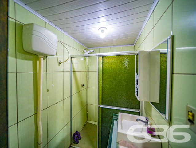 Descubra o Refúgio dos Seus Sonhos em Balneário Barra do Sul!

Está em busca da casa perfeita que alia conforto, praticidade e uma localização invejável? Apresentamos a oportunidade que você esperava: uma espetacular residência térrea localizada no acolhedor bairro da Costeira, em Balneário Barra do Sul. Este é o lugar ideal para quem deseja conciliar tranquilidade e uma vida prática!

Características Principais do Imóvel:

Construção: Com 90m² de área construída, essa residência foi projetada para garantir conforto e funcionalidade.

Ambientes espaçosos e bem distribuídos: A casa conta com uma ampla suíte master para o seu conforto e privacidade, um dormitório adicional, além de dois banheiros que atendem toda a família e visitantes.

Área de Festas: Ideal para reunir amigos e familiares em momentos inesquecíveis e celebrações especiais.

Conveniência com garagem para até 6 veículos: Com 3 vagas cobertas e 3 descobertas, você nunca precisará se preocupar com espaço para estacionar.

Conforto nos detalhes: Sala de estar acolhedora, cozinha planejada para sua praticidade e área de serviço funcional.

Segurança e tranquilidade: Equipada com portão eletrônico, garantindo mais comodidade e segurança para o seu dia a dia.

Localização Privilegiada:

A residência está situada em uma área de extrema tranquilidade no bairro Costeira. A região proporciona fácil acesso às principais vias da cidade, conectando você rapidamente ao que Balneário Barra do Sul tem de melhor a oferecer.

Este é, sem dúvida, o imóvel perfeito para quem busca qualidade de vida, espaço de sobra e um local perfeito para construir novas memórias. Seja para viver momentos especiais com sua família ou para investir em um patrimônio seguro e promissor.

Não perca esta oportunidade única! Entre em contato conosco para agendar uma visita e descubra todos os encantos que esta casa tem a oferecer.

636 Negócios Imobiliários - Transformando sonhos em realidade!
 
636 NEGÓCIOS IMOBILIÁRIOS: A SUA MELHOR ESCOLHA
Com mais de 30 anos de experiência, a 636 Negócios Imobiliários é sua parceira ideal para encontrar o imóvel perfeito. Estamos prontos para ajudá-lo a fazer deste imóvel o seu novo lar.
 
Telefone: (47) 3451-0636
WhatsApp: (47) 99190-0636
 
Não perca esta oportunidade única. Visite nosso site para mais informações: i636.com.br