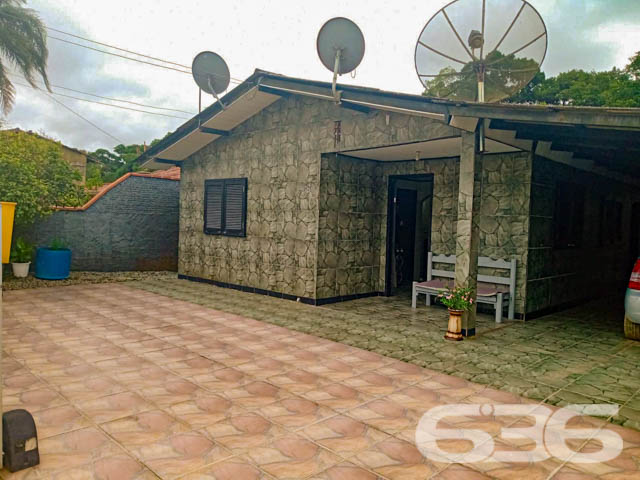 Descubra o Refúgio dos Seus Sonhos em Balneário Barra do Sul!

Está em busca da casa perfeita que alia conforto, praticidade e uma localização invejável? Apresentamos a oportunidade que você esperava: uma espetacular residência térrea localizada no acolhedor bairro da Costeira, em Balneário Barra do Sul. Este é o lugar ideal para quem deseja conciliar tranquilidade e uma vida prática!

Características Principais do Imóvel:

Construção: Com 90m² de área construída, essa residência foi projetada para garantir conforto e funcionalidade.

Ambientes espaçosos e bem distribuídos: A casa conta com uma ampla suíte master para o seu conforto e privacidade, um dormitório adicional, além de dois banheiros que atendem toda a família e visitantes.

Área de Festas: Ideal para reunir amigos e familiares em momentos inesquecíveis e celebrações especiais.

Conveniência com garagem para até 6 veículos: Com 3 vagas cobertas e 3 descobertas, você nunca precisará se preocupar com espaço para estacionar.

Conforto nos detalhes: Sala de estar acolhedora, cozinha planejada para sua praticidade e área de serviço funcional.

Segurança e tranquilidade: Equipada com portão eletrônico, garantindo mais comodidade e segurança para o seu dia a dia.

Localização Privilegiada:

A residência está situada em uma área de extrema tranquilidade no bairro Costeira. A região proporciona fácil acesso às principais vias da cidade, conectando você rapidamente ao que Balneário Barra do Sul tem de melhor a oferecer.

Este é, sem dúvida, o imóvel perfeito para quem busca qualidade de vida, espaço de sobra e um local perfeito para construir novas memórias. Seja para viver momentos especiais com sua família ou para investir em um patrimônio seguro e promissor.

Não perca esta oportunidade única! Entre em contato conosco para agendar uma visita e descubra todos os encantos que esta casa tem a oferecer.

636 Negócios Imobiliários - Transformando sonhos em realidade!
 
636 NEGÓCIOS IMOBILIÁRIOS: A SUA MELHOR ESCOLHA
Com mais de 30 anos de experiência, a 636 Negócios Imobiliários é sua parceira ideal para encontrar o imóvel perfeito. Estamos prontos para ajudá-lo a fazer deste imóvel o seu novo lar.
 
Telefone: (47) 3451-0636
WhatsApp: (47) 99190-0636
 
Não perca esta oportunidade única. Visite nosso site para mais informações: i636.com.br