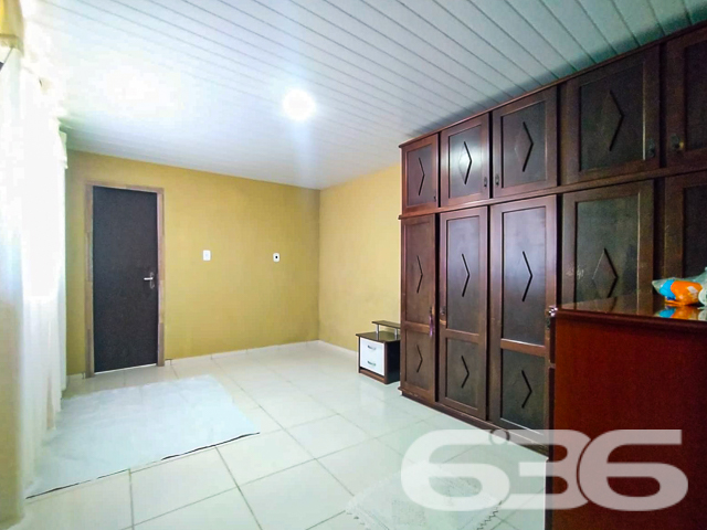 Descubra seu próximo lar em Balneário Barra do Sul - Uma Residência de Conforto e Conveniência
Procurando um espaço familiar confortável e bem localizado em Balneário Barra do Sul? Conheça este encantador sobrado, uma propriedade versátil situada no coração do Centro, que oferece a flexibilidade de ser utilizado como um único lar espaçoso ou dividido em dois apartamentos independentes.
Cada nível da casa dispõe de uma cozinha bem equipada, duas salas de estar espaçosas e acolhedoras, com acabamentos de qualidade e iluminação natural abundante. O imóvel possui dois dormitórios confortáveis, incluindo uma suíte, garantindo privacidade e um refúgio tranquilo do movimento do dia a dia. Há também duas despensas amplas, proporcionando excelente espaço de armazenamento.
A segurança é reforçada com grades, cerca elétrica e um sistema de monitoramento privado, garantindo paz de mente aos seus moradores. Além disso, a propriedade conta com duas áreas de serviço completas, facilitando as tarefas diárias e organização.
As áreas sociais incluem uma churrasqueira convidativa, ideal para receber amigos e familiares e desfrutar de momentos especiais. A sacada dos quartos oferece uma vista tranquila do bairro, sendo um espaço adicional para relaxamento e contemplação.
Este sobrado não apenas oferece uma residência acolhedora e segura, mas também uma excelente oportunidade de investimento, devido à sua versatilidade e localização central. É uma escolha perfeita para aqueles que valorizam conforto, privacidade e o potencial de retorno sobre o investimento.
636 NEGÓCIOS IMOBILIÁRIOS: A SUA MELHOR ESCOLHA
Com mais de 30 anos de experiência, a 636 Negócios Imobiliários é sua parceira ideal para encontrar o imóvel perfeito. Estamos prontos para ajudá-lo a fazer deste imóvel o seu novo lar.
Telefone: (47) 3451-0636
WhatsApp: (47) 99190-0636
Não perca esta oportunidade única. Visite nosso site para mais informações: i636.com.br