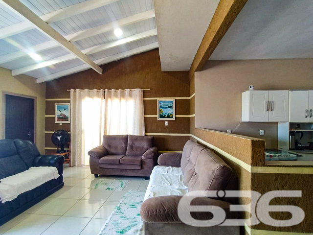 Descubra seu próximo lar em Balneário Barra do Sul - Uma Residência de Conforto e Conveniência
Procurando um espaço familiar confortável e bem localizado em Balneário Barra do Sul? Conheça este encantador sobrado, uma propriedade versátil situada no coração do Centro, que oferece a flexibilidade de ser utilizado como um único lar espaçoso ou dividido em dois apartamentos independentes.
Cada nível da casa dispõe de uma cozinha bem equipada, duas salas de estar espaçosas e acolhedoras, com acabamentos de qualidade e iluminação natural abundante. O imóvel possui dois dormitórios confortáveis, incluindo uma suíte, garantindo privacidade e um refúgio tranquilo do movimento do dia a dia. Há também duas despensas amplas, proporcionando excelente espaço de armazenamento.
A segurança é reforçada com grades, cerca elétrica e um sistema de monitoramento privado, garantindo paz de mente aos seus moradores. Além disso, a propriedade conta com duas áreas de serviço completas, facilitando as tarefas diárias e organização.
As áreas sociais incluem uma churrasqueira convidativa, ideal para receber amigos e familiares e desfrutar de momentos especiais. A sacada dos quartos oferece uma vista tranquila do bairro, sendo um espaço adicional para relaxamento e contemplação.
Este sobrado não apenas oferece uma residência acolhedora e segura, mas também uma excelente oportunidade de investimento, devido à sua versatilidade e localização central. É uma escolha perfeita para aqueles que valorizam conforto, privacidade e o potencial de retorno sobre o investimento.
636 NEGÓCIOS IMOBILIÁRIOS: A SUA MELHOR ESCOLHA
Com mais de 30 anos de experiência, a 636 Negócios Imobiliários é sua parceira ideal para encontrar o imóvel perfeito. Estamos prontos para ajudá-lo a fazer deste imóvel o seu novo lar.
Telefone: (47) 3451-0636
WhatsApp: (47) 99190-0636
Não perca esta oportunidade única. Visite nosso site para mais informações: i636.com.br