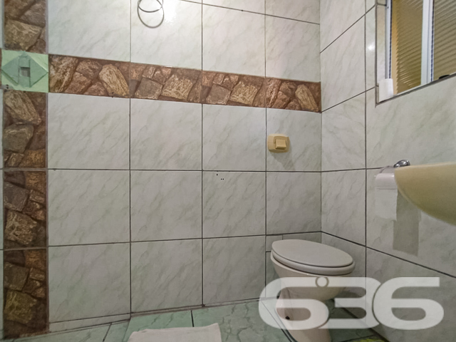 Descubra seu próximo lar em Balneário Barra do Sul - Uma Residência de Conforto e Conveniência
Procurando um espaço familiar confortável e bem localizado em Balneário Barra do Sul? Conheça este encantador sobrado, uma propriedade versátil situada no coração do Centro, que oferece a flexibilidade de ser utilizado como um único lar espaçoso ou dividido em dois apartamentos independentes.
Cada nível da casa dispõe de uma cozinha bem equipada, duas salas de estar espaçosas e acolhedoras, com acabamentos de qualidade e iluminação natural abundante. O imóvel possui dois dormitórios confortáveis, incluindo uma suíte, garantindo privacidade e um refúgio tranquilo do movimento do dia a dia. Há também duas despensas amplas, proporcionando excelente espaço de armazenamento.
A segurança é reforçada com grades, cerca elétrica e um sistema de monitoramento privado, garantindo paz de mente aos seus moradores. Além disso, a propriedade conta com duas áreas de serviço completas, facilitando as tarefas diárias e organização.
As áreas sociais incluem uma churrasqueira convidativa, ideal para receber amigos e familiares e desfrutar de momentos especiais. A sacada dos quartos oferece uma vista tranquila do bairro, sendo um espaço adicional para relaxamento e contemplação.
Este sobrado não apenas oferece uma residência acolhedora e segura, mas também uma excelente oportunidade de investimento, devido à sua versatilidade e localização central. É uma escolha perfeita para aqueles que valorizam conforto, privacidade e o potencial de retorno sobre o investimento.
636 NEGÓCIOS IMOBILIÁRIOS: A SUA MELHOR ESCOLHA
Com mais de 30 anos de experiência, a 636 Negócios Imobiliários é sua parceira ideal para encontrar o imóvel perfeito. Estamos prontos para ajudá-lo a fazer deste imóvel o seu novo lar.
Telefone: (47) 3451-0636
WhatsApp: (47) 99190-0636
Não perca esta oportunidade única. Visite nosso site para mais informações: i636.com.br