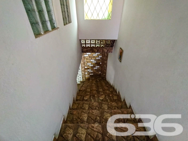 Descubra seu próximo lar em Balneário Barra do Sul - Uma Residência de Conforto e Conveniência
Procurando um espaço familiar confortável e bem localizado em Balneário Barra do Sul? Conheça este encantador sobrado, uma propriedade versátil situada no coração do Centro, que oferece a flexibilidade de ser utilizado como um único lar espaçoso ou dividido em dois apartamentos independentes.
Cada nível da casa dispõe de uma cozinha bem equipada, duas salas de estar espaçosas e acolhedoras, com acabamentos de qualidade e iluminação natural abundante. O imóvel possui dois dormitórios confortáveis, incluindo uma suíte, garantindo privacidade e um refúgio tranquilo do movimento do dia a dia. Há também duas despensas amplas, proporcionando excelente espaço de armazenamento.
A segurança é reforçada com grades, cerca elétrica e um sistema de monitoramento privado, garantindo paz de mente aos seus moradores. Além disso, a propriedade conta com duas áreas de serviço completas, facilitando as tarefas diárias e organização.
As áreas sociais incluem uma churrasqueira convidativa, ideal para receber amigos e familiares e desfrutar de momentos especiais. A sacada dos quartos oferece uma vista tranquila do bairro, sendo um espaço adicional para relaxamento e contemplação.
Este sobrado não apenas oferece uma residência acolhedora e segura, mas também uma excelente oportunidade de investimento, devido à sua versatilidade e localização central. É uma escolha perfeita para aqueles que valorizam conforto, privacidade e o potencial de retorno sobre o investimento.
636 NEGÓCIOS IMOBILIÁRIOS: A SUA MELHOR ESCOLHA
Com mais de 30 anos de experiência, a 636 Negócios Imobiliários é sua parceira ideal para encontrar o imóvel perfeito. Estamos prontos para ajudá-lo a fazer deste imóvel o seu novo lar.
Telefone: (47) 3451-0636
WhatsApp: (47) 99190-0636
Não perca esta oportunidade única. Visite nosso site para mais informações: i636.com.br