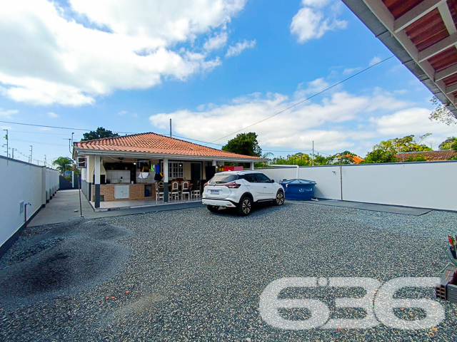 VENDE-SE LINDA CASA COM SUÍTE + DORMITÓRIO EM SÃO FRANCISCO DO SUL!
Descubra o refúgio perfeito em São Francisco do Sul, no bairro Ervino. Esta casa de bom padrão, com 160m² de área construída em um terreno de 360m², está a apenas 800 metros da praia, prometendo um estilo de vida tranquilo e repleto de momentos felizes ao lado da natureza.
CONFORTO, SEGURANÇA E LAZER EM UM SÓ LUGAR:
Com um dormitório aconchegante, suíte espaçosa, dois banheiros, e uma sala de estar convidativa, esta casa é ideal para quem busca conforto e privacidade. A área de festas com churrasqueira e fogão a lenha é perfeita para reunir amigos e família, enquanto o jardim e a edícula oferecem ainda mais espaço para seu lazer e hobbies.
UMA LOCALIZAÇÃO PRIVILEGIADA:
Situada no bairro Ervino, conhecido por sua tranquilidade e beleza natural, esta propriedade fica perto de vias de acesso e serviços públicos essenciais, garantindo facilidade no seu dia a dia. A cerca elétrica e a vigilância eletrônica proporcionam segurança e paz de espírito.
636 NEGÓCIOS IMOBILIÁRIOS - SUA MELHOR ESCOLHA:
Com mais de três décadas de experiência, a 636 Negócios Imobiliários é especialista em transformar sonhos em realidade. Nossa equipe está pronta para ajudá-lo a encontrar o lar ideal.
Telefone: (47) 3448-3636
WhatsApp: (47) 99190-0636
Não perca esta chance única de viver perto do mar! Para mais detalhes, visite nosso site: i636.com.br