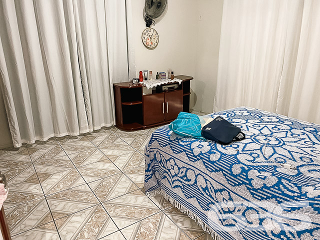 OPORTUNIDADE DE INVESTIMENTO NO BAIRRO FÁTIMA - ESTUDA PERMUTA

Excelente opção para investidor! Imóvel gera receita de R$3.300,00/mês de locação.

Ficou interessado? 
Sobrado residencial + comercial com 2 pavimentos:
1) Pavimento Inferior: 
- 3 salas comerciais com banheiro independentes de 15, 30 e 12m², respectivamente, todas alugadas no valor de R$700, R$1.000 e R$700, respectivamente.
- Atrás das salas comerciais possui um apartamento com 119m² (3 quartos, sendo 1 suíte, banheiro, lavanderia, sala e cozinha conjugada - alugado por R$900,00).

2) Piso superior: 
- Imóvel com 131,62m² com: 04 quartos, sala, cozinha, banheiro, lavanderia. 02 vagas de garagem cobertas + 03 descobertas.

São 450m² de terreno, sendo 15 metros de frente por 30 metros em ambos os lados, situado em ótima localização - próximo à escolas, supermercados, farmácias, lojas, transporte público e demais comodidades essenciais para o dia a dia.

Fale com um de nossos corretores 
Telefone: (47) 3451-0636
WhatsApp: (47) 99190-0636

Imobiliária 636.