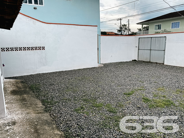 OPORTUNIDADE DE INVESTIMENTO NO BAIRRO FÁTIMA - ESTUDA PERMUTA

Excelente opção para investidor! Imóvel gera receita de R$3.300,00/mês de locação.

Ficou interessado? 
Sobrado residencial + comercial com 2 pavimentos:
1) Pavimento Inferior: 
- 3 salas comerciais com banheiro independentes de 15, 30 e 12m², respectivamente, todas alugadas no valor de R$700, R$1.000 e R$700, respectivamente.
- Atrás das salas comerciais possui um apartamento com 119m² (3 quartos, sendo 1 suíte, banheiro, lavanderia, sala e cozinha conjugada - alugado por R$900,00).

2) Piso superior: 
- Imóvel com 131,62m² com: 04 quartos, sala, cozinha, banheiro, lavanderia. 02 vagas de garagem cobertas + 03 descobertas.

São 450m² de terreno, sendo 15 metros de frente por 30 metros em ambos os lados, situado em ótima localização - próximo à escolas, supermercados, farmácias, lojas, transporte público e demais comodidades essenciais para o dia a dia.

Fale com um de nossos corretores 
Telefone: (47) 3451-0636
WhatsApp: (47) 99190-0636

Imobiliária 636.