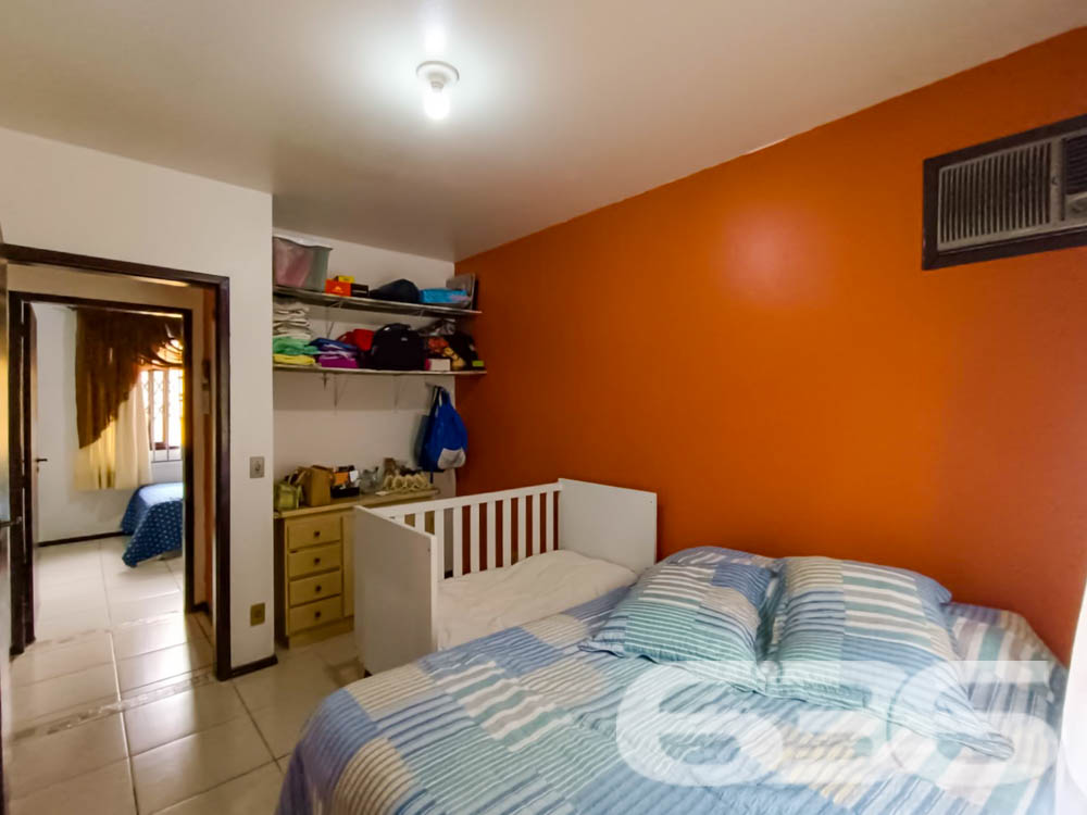  ???? Excelente Residência Térrea no Bairro Itaum - Joinville/SC ????

Se você busca conforto, espaço e uma localização privilegiada, esta é a oportunidade perfeita! Localizada em um dos bairros mais tradicionais de Joinville, esta casa oferece tudo o que sua família precisa para viver com qualidade e bem-estar.

???? Detalhes do Imóvel:
Área construída: 150,00 m²
Área averbada: 151,43 m²
Terreno plano e regular com 360,00 m² (12x30 metros).
Ano de construção: 2000
Casa toda com lage no teto e estrutura para mais um pavimento.

????️ Composição do Imóvel:
3 dormitórios, sendo 1 suíte espaçosa e aconchegante;
3 banheiros, garantindo praticidade no dia a dia;
Sala de estar e sala de jantar integradas, com excelente iluminação natural;
Cozinha planejada com móveis sob medida, ideal para quem aprecia momentos gastronômicos;
Área de festas com churrasqueira, perfeita para reunir amigos e família;
Garagem coberta para 2 carros, com acesso seguro e protegido;
Jardim com paisagismo, trazendo charme e tranquilidade ao ambiente;
Grades e muros ao redor, garantindo mais segurança e privacidade.

???? Diferenciais:
Excelente localização, próximo a vias de acesso, transporte público, escolas, hospitais, serviços essenciais e shopping centers.
Ambientes espaçosos e bem ventilados, proporcionando conforto térmico e um lar acolhedor.

???? Área externa encantadora:
O espaço externo da casa é um verdadeiro refúgio! Com um amplo quintal e uma área de festas coberta, você poderá desfrutar de momentos inesquecíveis com sua família. O paisagismo valoriza o imóvel e proporciona um ambiente agradável para relaxar.

???? Localização privilegiada no Itaum:
Bairro tradicional de Joinville, conhecido por sua infraestrutura completa e proximidade com o centro da cidade.
Rua pavimentada, garantindo praticidade no deslocamento.
Seja para morar ou investir, este imóvel é uma escolha certeira! Não perca a oportunidade de garantir um lar com tantos benefícios e em uma localização estratégica.

???? Agende já sua visita com a 636 Negócios Imobiliários!
Com mais de 30 anos de experiência no mercado, somos referência em mediação imobiliária e prontos para ajudar você a realizar o sonho da casa própria.

636 NEGÓCIOS IMOBILIÁRIOS: A SUA MELHOR ESCOLHA
Com mais de 30 anos de experiência, a 636 Negócios Imobiliários é sua parceira ideal para encontrar o imóvel perfeito. Estamos prontos para ajudá-lo a fazer deste imóvel o seu novo lar.
 
Telefone: (47) 3451-0636
WhatsApp: (47) 99190-0636
 
Não perca esta oportunidade única. Visite nosso site para mais informações: i636.com.br