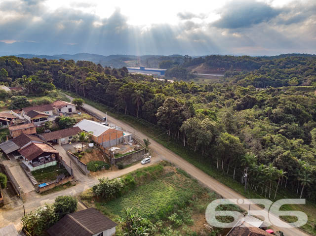 TERRENO DE ESQUINA À VENDA NO BAIRRO PROFIPO
Ei, investidor! Você procura por um primoroso lugar para construir a casa dos seus sonhos, posicionar seu empreendimento comercial/empresarial ou investir no ramo da construção civil? Esta é a alternativa PERFEITA para você!
Este é um ótimo lote de esquina, o qual dispõe de imponentes 450m² de extensão. Por sua localidade, o mesmo desfruta da proximidade de mercados, transporte público, empresas e estabelecimentos comerciais em geral, tal como tem facílimo acesso à rodovia BR-101.
Ficou interessado? O que você está esperando!? Entre já em contato com a 636 e agende sua visita para conhecer pessoalmente este imóvel!
Consulte um de nossos corretores e saiba mais:
Telefone| 47 3451-0636
WhatsApp| 47 99190-0636
Imobiliária 636.